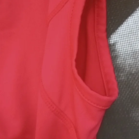 Athleta Intrepid UPF 50+ top in red Sm - Picture 10 of 11